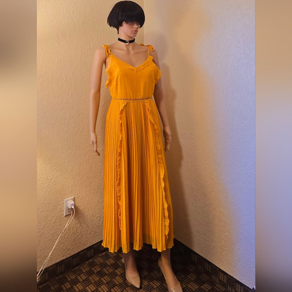 Elegant Yellow Sleeveless Dress